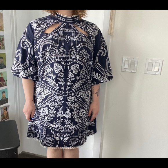 Embroidered detail plus size navy dress - Picture 2 of 3